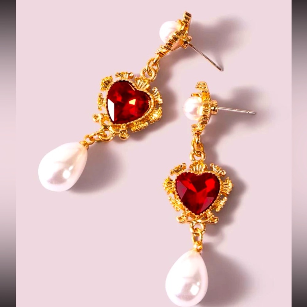 Queen of Hearts👑❤️Ruby Red Rhinestone, Gold & Pearl Drop Statement Earri… - Picture 2 of 15
